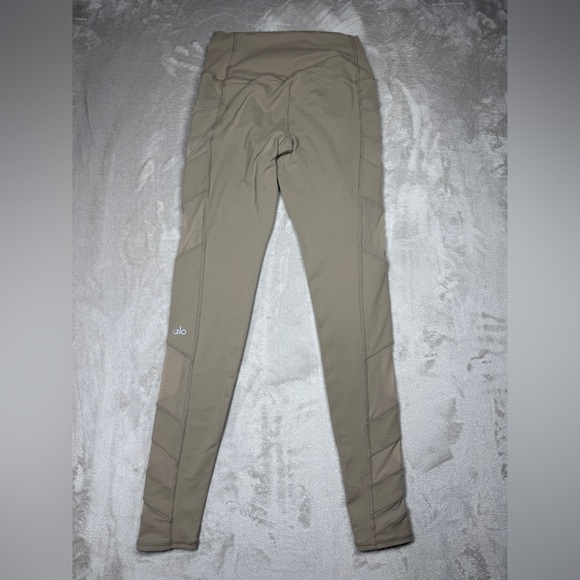 Alo Yoga Cream Tan Mesh Block Athletic Leggings Size Small - Picture 9 of 16